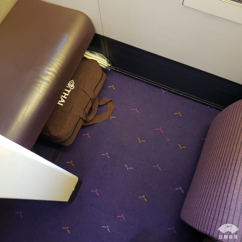 打卡泰航波音747头等舱，贴心空姐疯狂投喂，大龙虾鱼子酱吃到撑