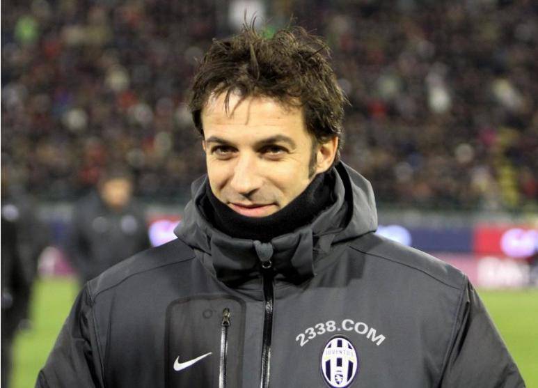 黑白相间的KG棋牌游戏战袍与追逐梦想的三公王子