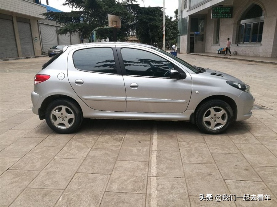 2.5万多能买到年份最近的车,2.5万多买什么二手车