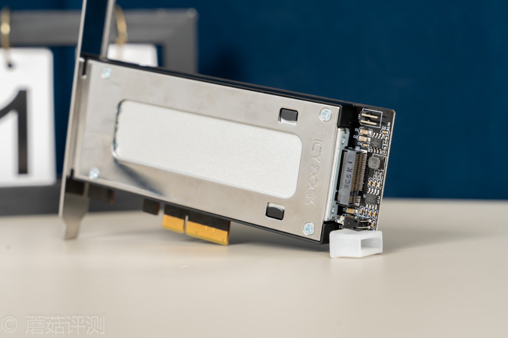 方便插拔，探索更多使用可能、ICYDock硬盘抽取盒PCI转M2评测