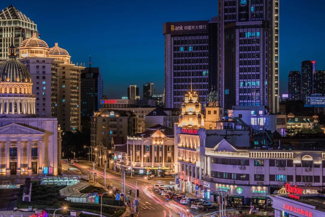 天津半夜还在排队的煎饼果子,天津深夜煎饼果子路边摊