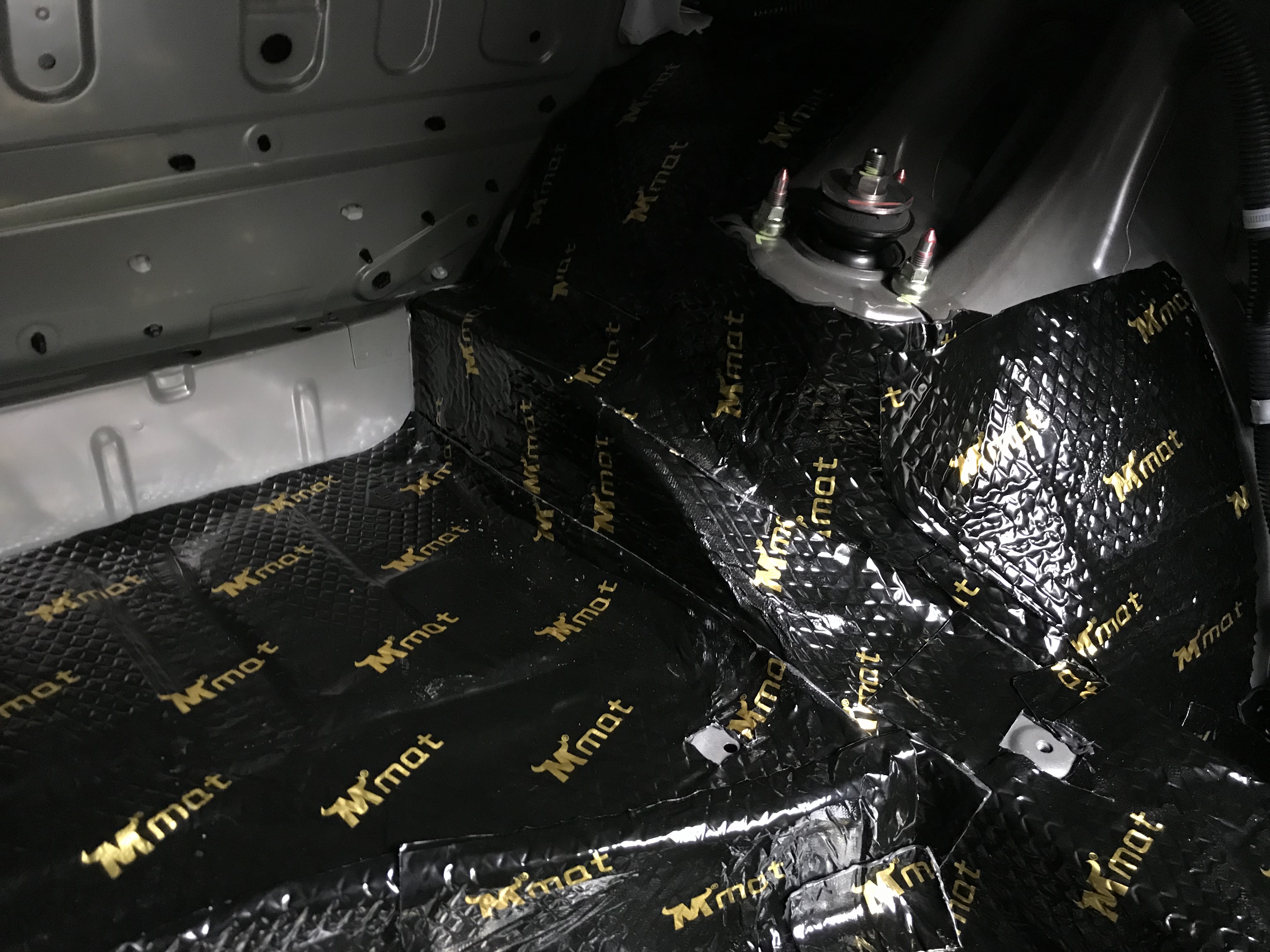 音皇丰田皇冠汽车音响改装桃木功放,视觉听觉双重享受