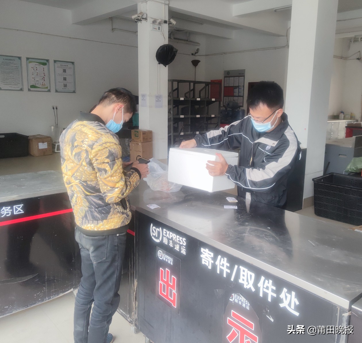 快递小哥认真工作事例,快递小哥敬业态度