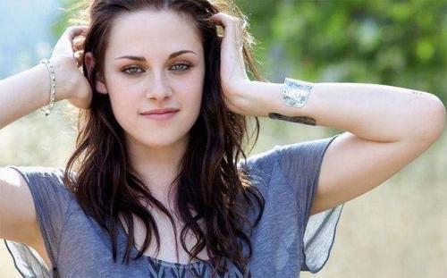 女朋友说她很生气如何高情商回复,女生说生气了我不认识你怎么回复