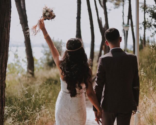 情侣之间互相称呼但不肉麻,情侣之间怎么称呼不肉麻