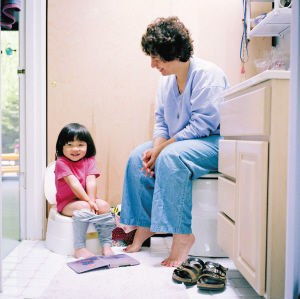 小孩要上厕所都不喊人怎么办,孩子想上厕所老师不让去怎么沟通