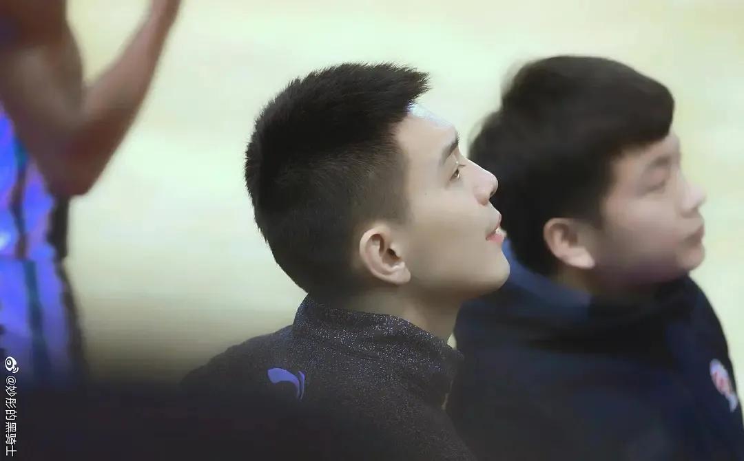 193cm体坛第一帅哥爆红，颜值惊艳：他要出道，男明星就哭吧