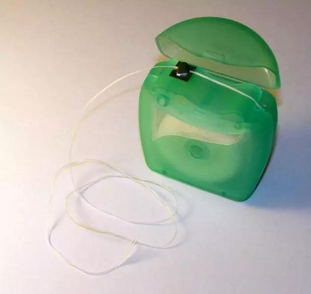 Helen齿科中心——如何使用牙线