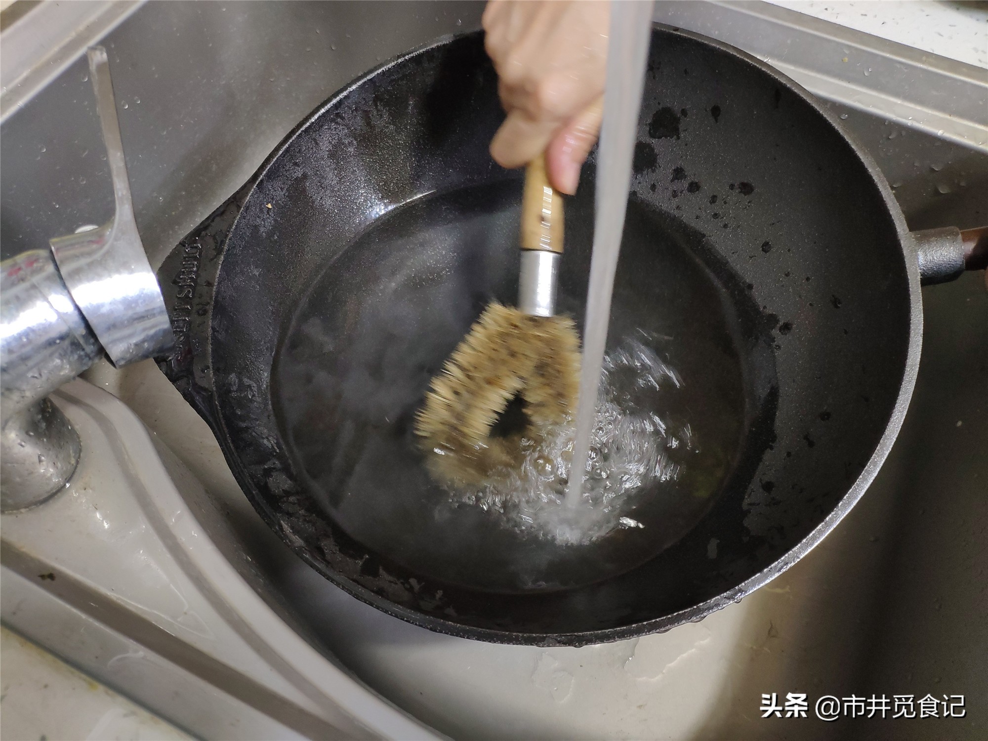 铁锅怎么开锅?拿到新锅别着急用,简单几步开锅,不会粘锅寿命长