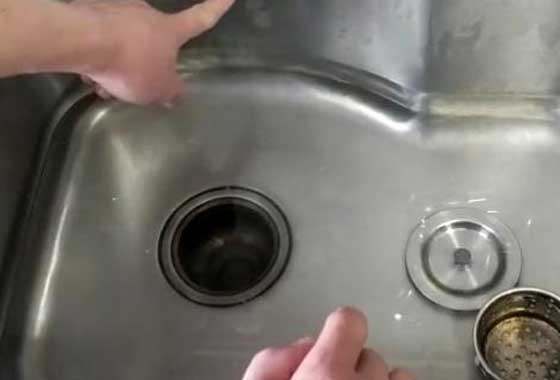 怎么疏通洗菜池管道,洗菜池疏通视频教程