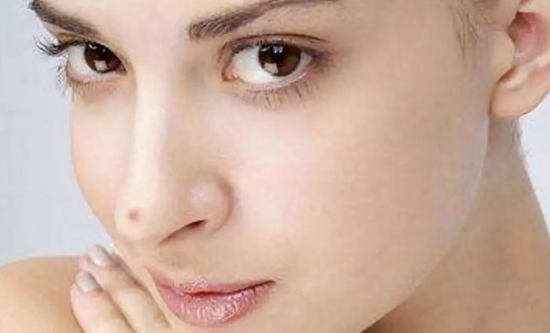 小孩鼻头长痘红肿是啥原因,鼻头长痘红肿怎么消除