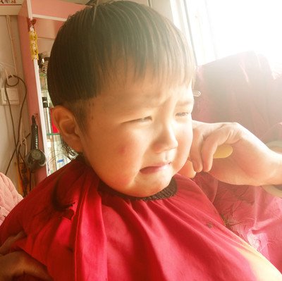 怎么能让孩子不害怕理发,如何让孩子不害怕理发