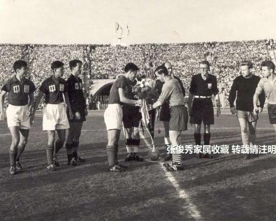 贺龙派足球队出国学先进，“攻不破的‘万里长城’”响亮全球