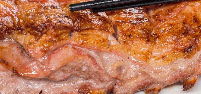 口*爆口**汁！这家店凭借「巨无霸烤羊腿」风靡绵阳！吃了整整7年