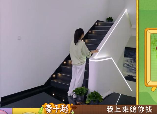 聂远调侃秦子越,聂远秦子越和女儿吃饭谈到成绩