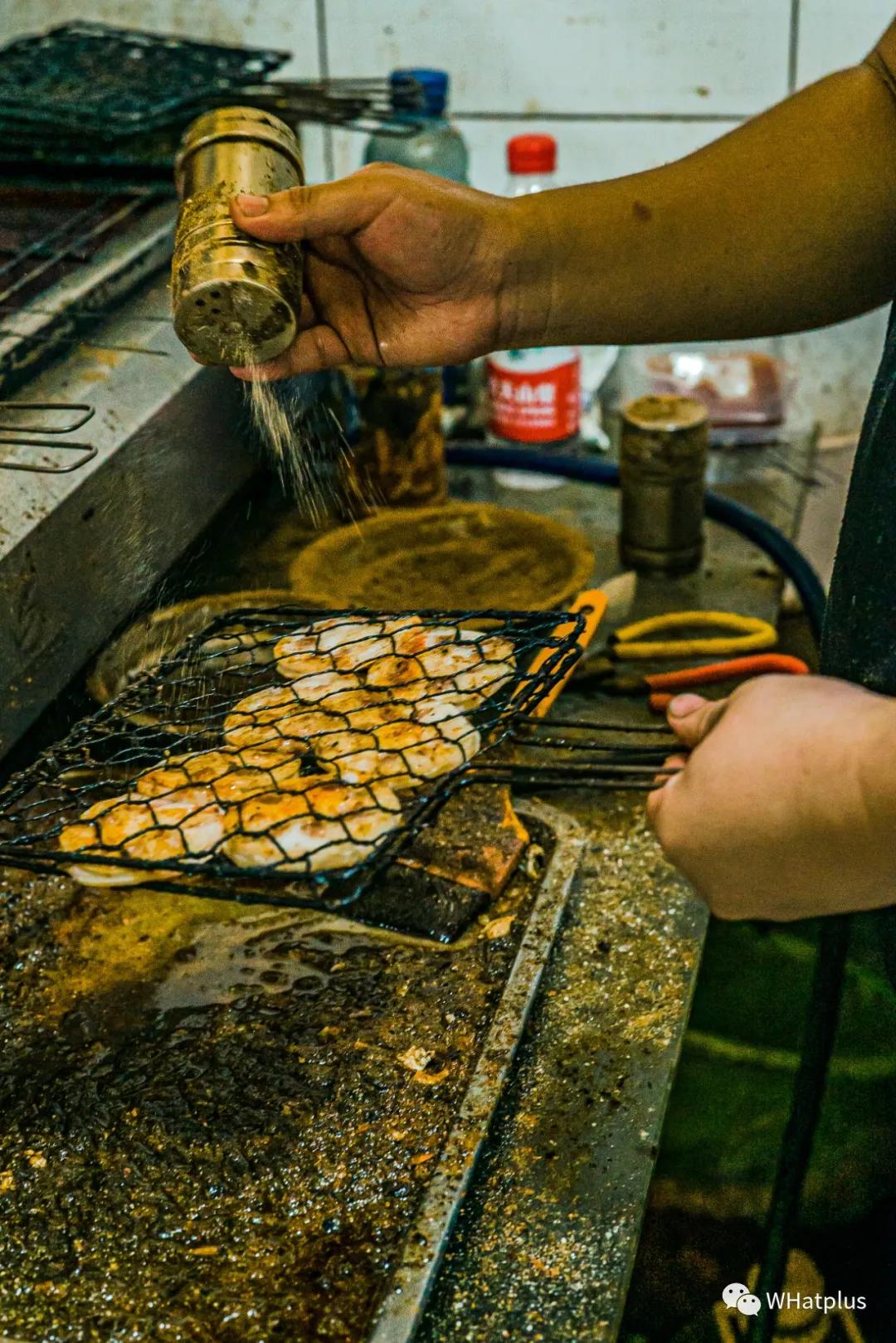 只有3张桌子的小破店，竟然把烧烤做得像米其林3星