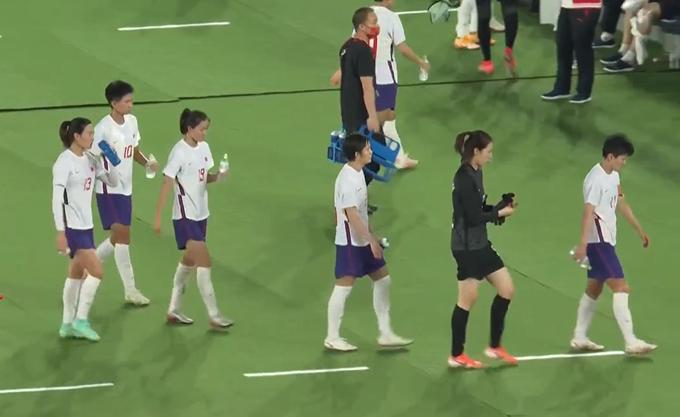 王霜受伤离场视频,王霜受伤训练视频