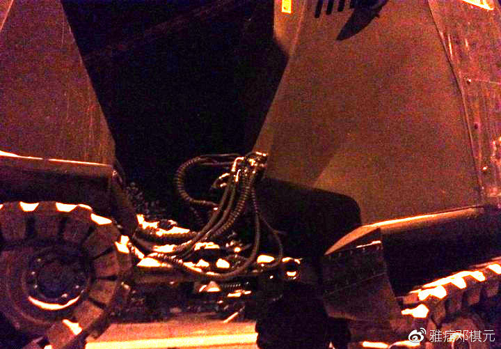 铰接式履带全地形车,中国最新款蟒式履带军用全地形车