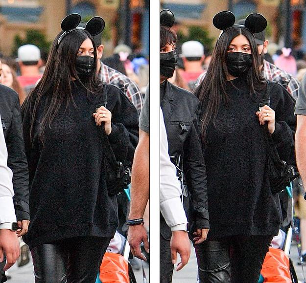 怀二胎的金小妹母女逛迪士尼！卫衣遮不住孕肚，戴米老鼠发箍扮嫩