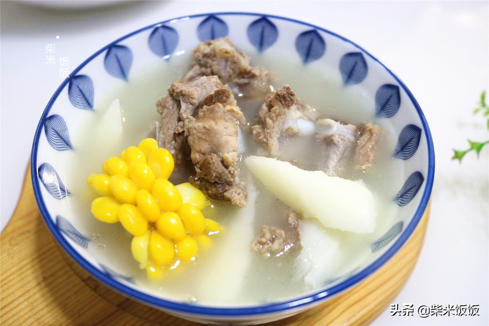 排骨海带汤是先放盐还是后放盐,排骨炖汤里面放什么好吃