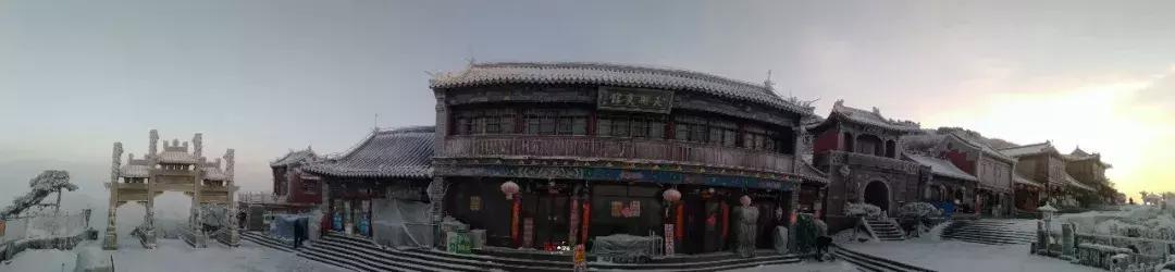 此刻泰山成了雪国，美到无言！高清美图来袭，“雪国的列车”即刻发车！