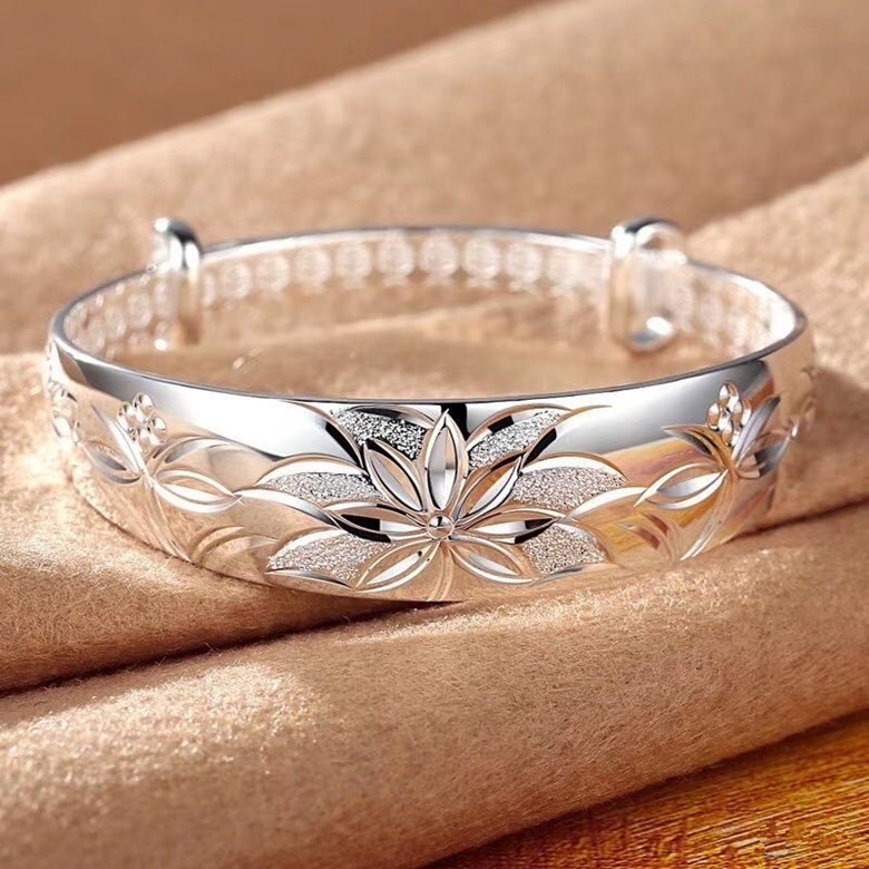 银饰变黑的原因,银饰变黑是什么原因引起的