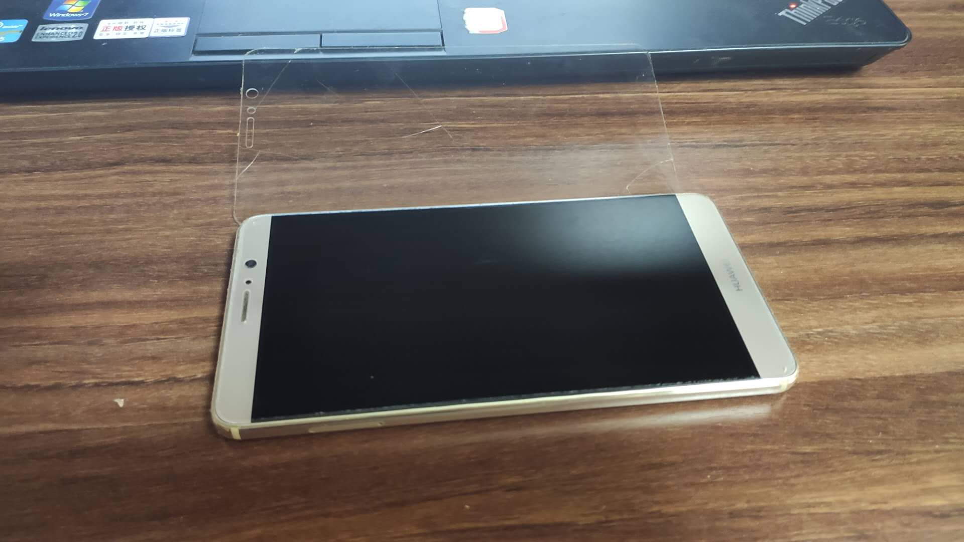 手机贴膜怎么贴教程,手机贴膜教程手把手教你贴膜