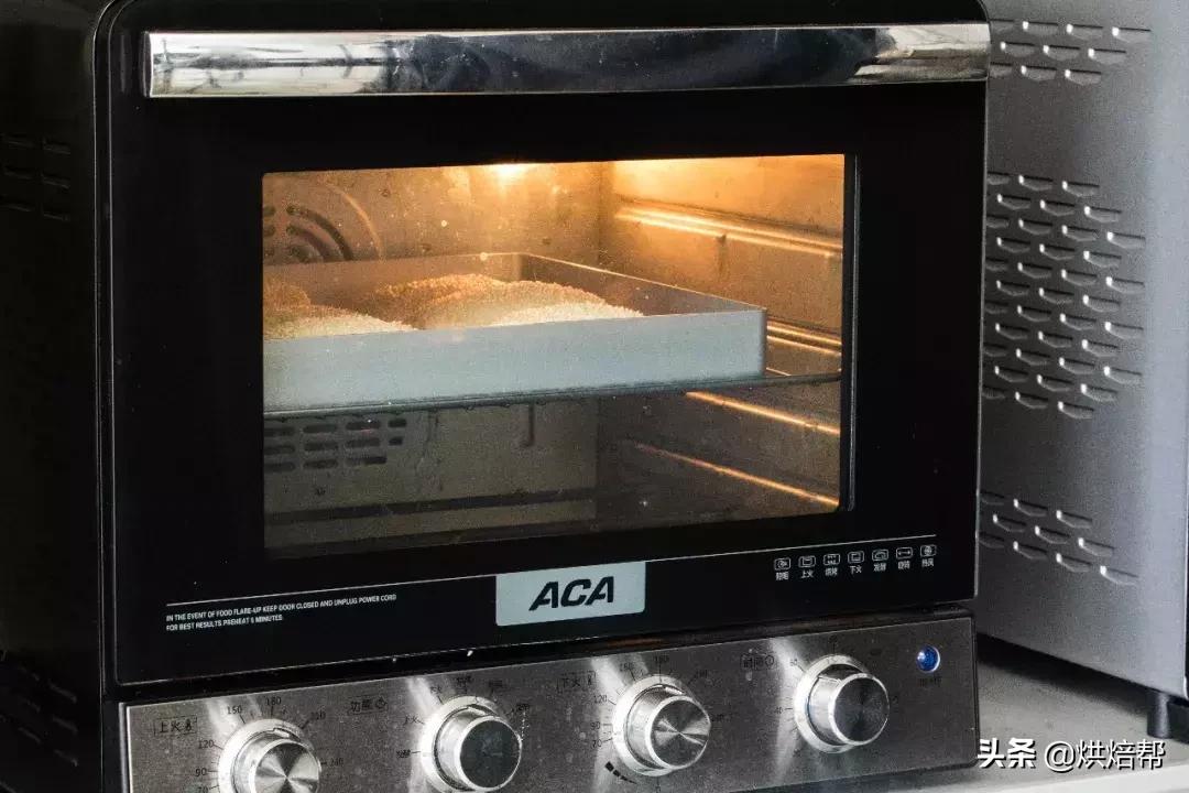 如何用烤箱烤芝麻烧饼,老北京麻酱芝麻烧饼的烤箱做法