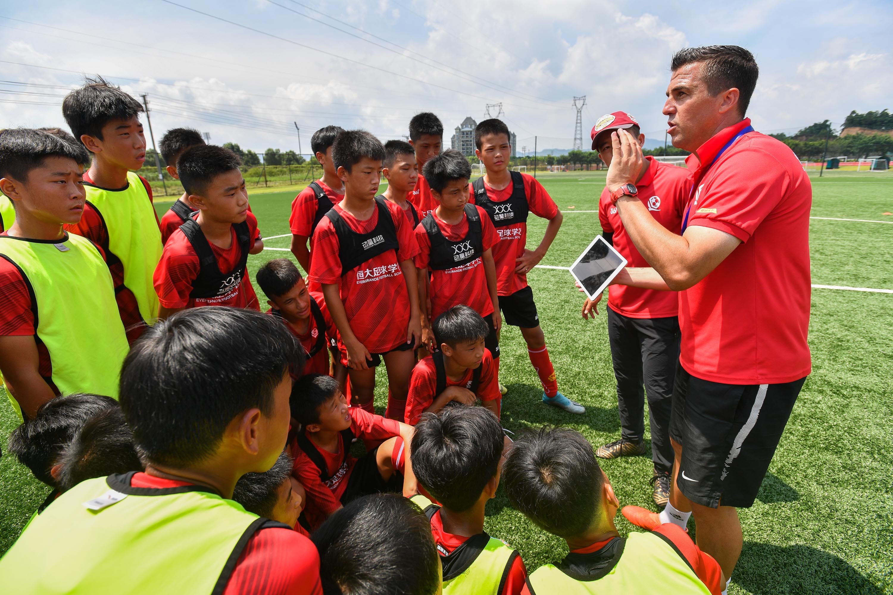 小将尽显锋芒恒大足校,恒大足校培养出的优秀球员