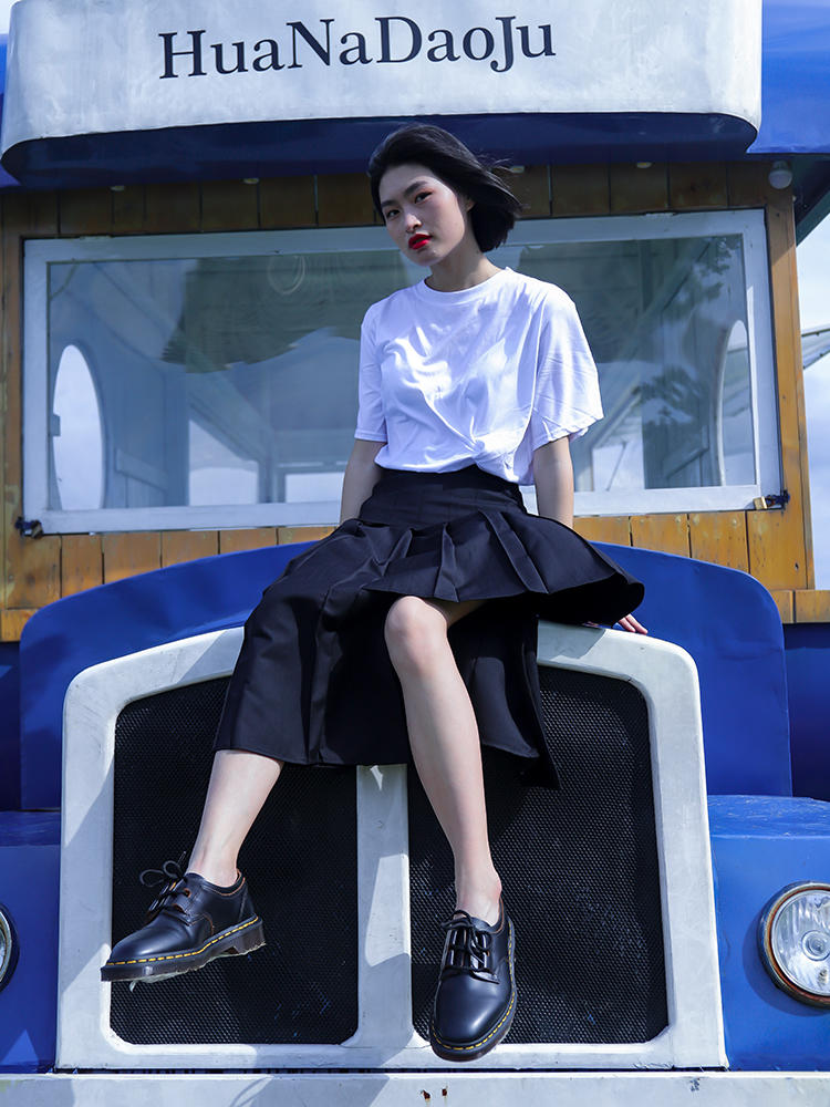 棕黄色面包鞋怎么搭配好看,漂亮女人洋气鞋教程