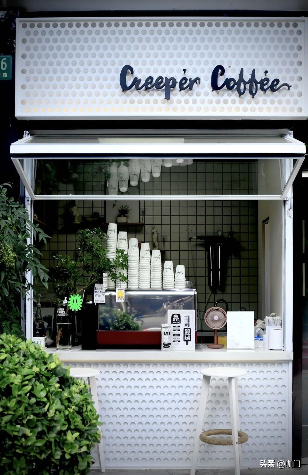 探店｜外卖月销4000单！这个7m²小店，发现了咖啡新机会
