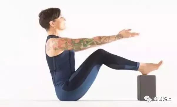 瑜伽船式如何练,瑜伽船式尾骨痛