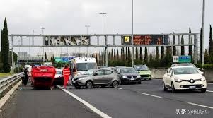 小车被撞凹陷怎么办,车尾被撞小凸要维修吗