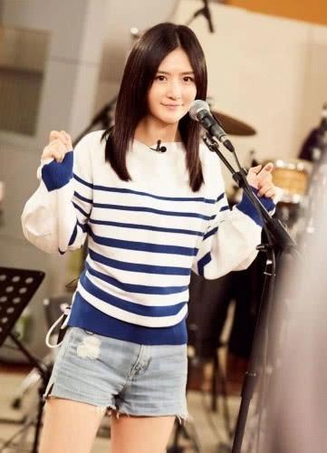 谢娜终于对“樱桃牛仔”下手了，38岁穿成18岁，90后爱了！