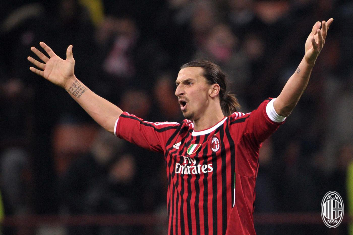 红黑军团10号球衣,12号球衣背后的故事