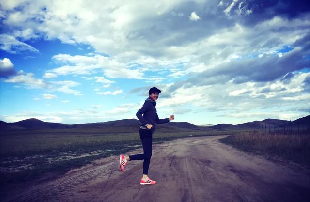 张钧甯练瑜伽,张钧甯起床练瑜伽