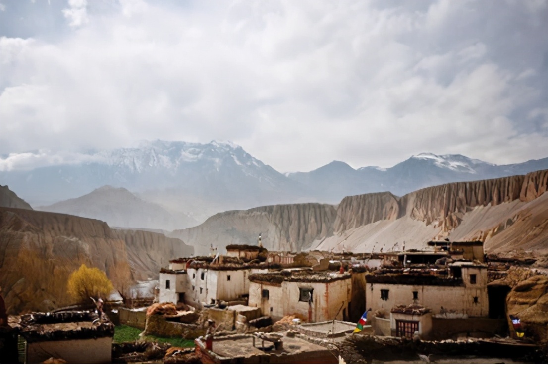 身处印度后院，尼泊尔为什么敢与中国越走越近？