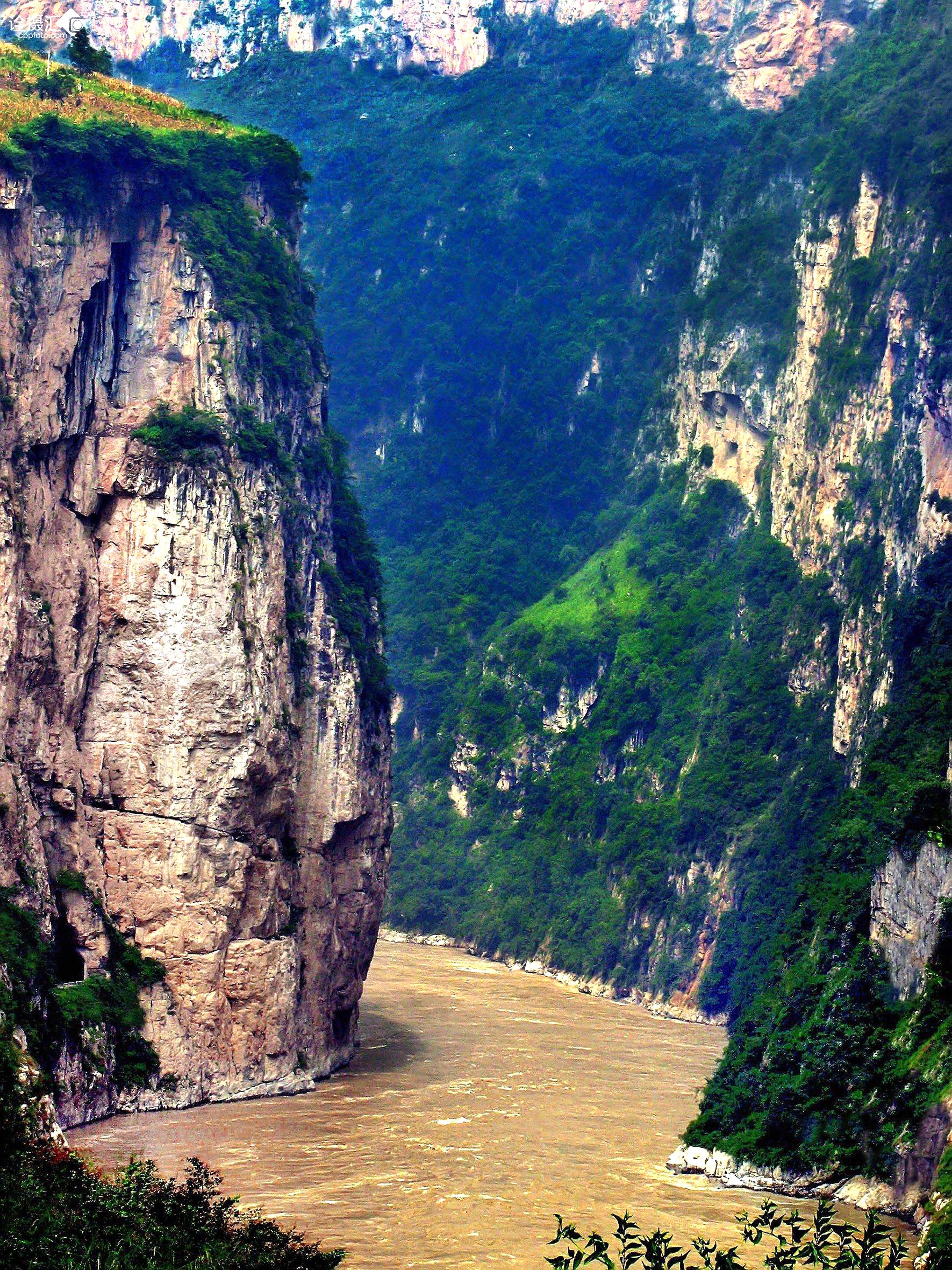 终于弄清楚，红军长征时飞夺的泸定桥由12164个铁链组成