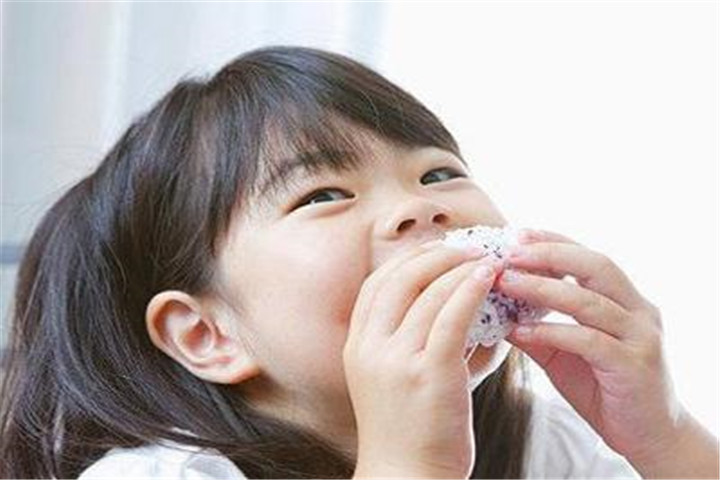 宝宝爱乱啃东西怎么办,宝宝爱乱咬东西