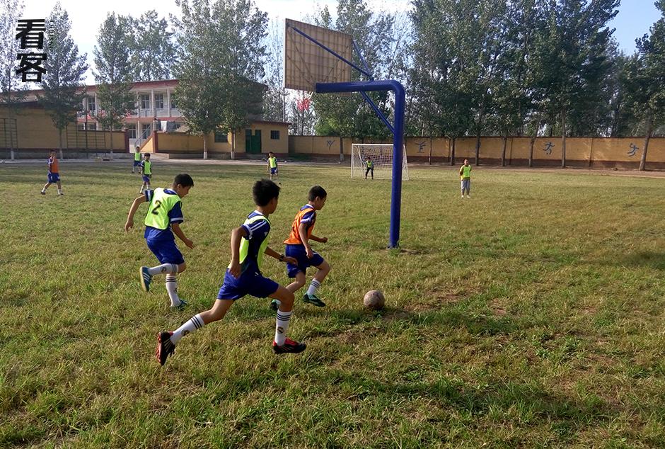 这支秘密发展的乡村足球队，拼命的令人肃然起敬