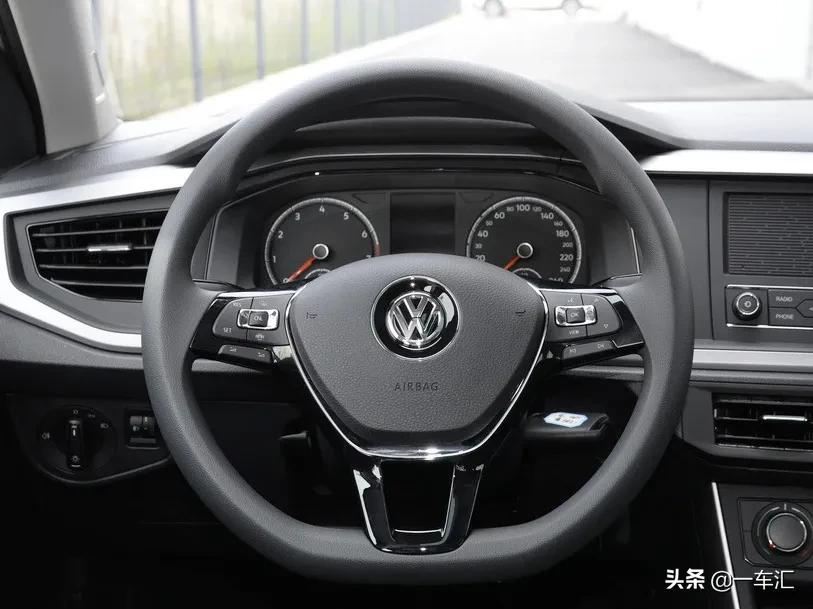 2011年的朗逸和polo选哪个,大众polo和朗逸1.5自吸哪个平台好