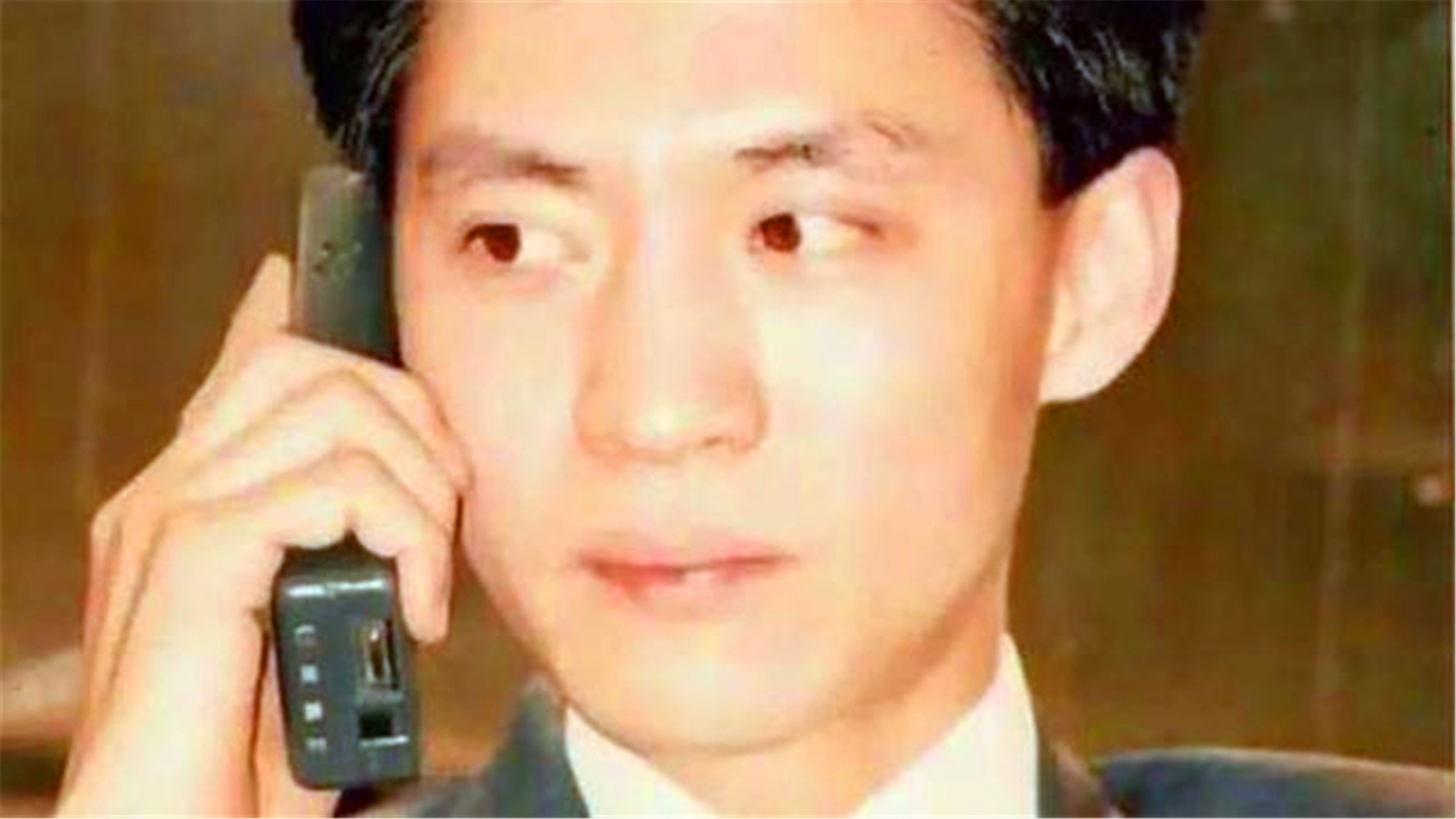 我国第一位办理手机号的人，所有号码随他选，最终他挑了什么号？