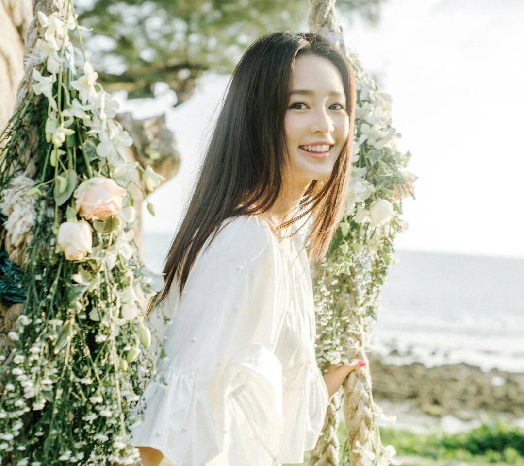 李沁侧颜一样的图片,李沁肤白貌美美得让人着迷