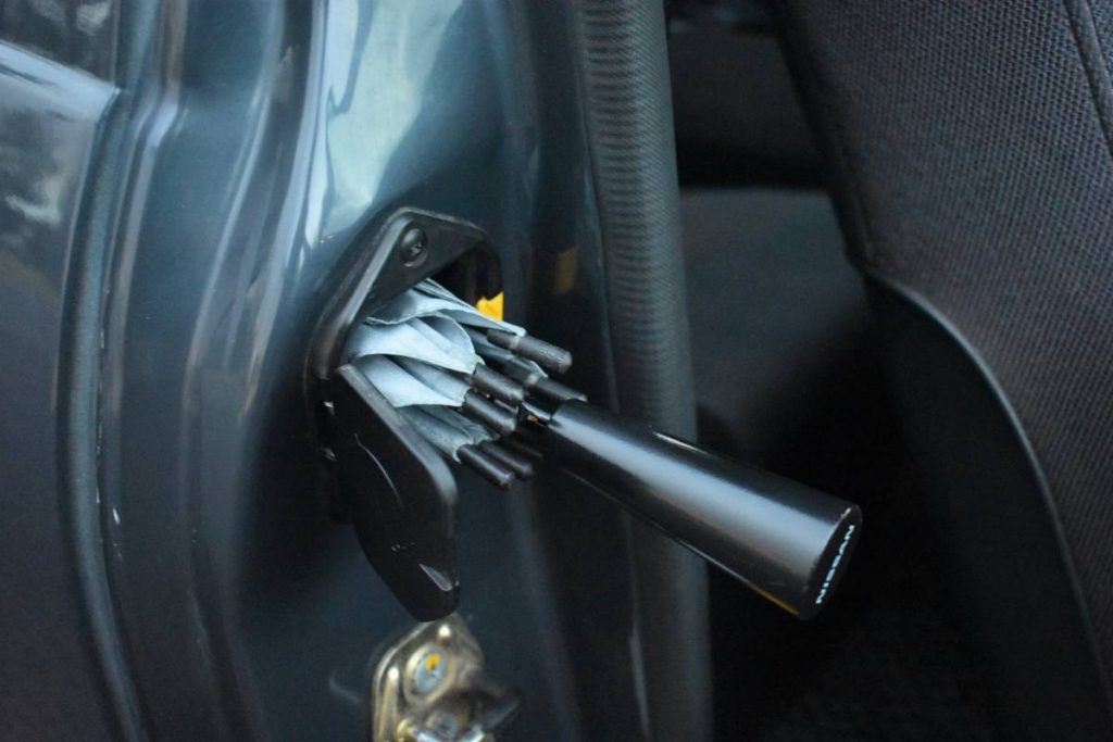 劳斯莱斯配备雨伞,劳斯莱斯的雨伞和普通雨伞区别