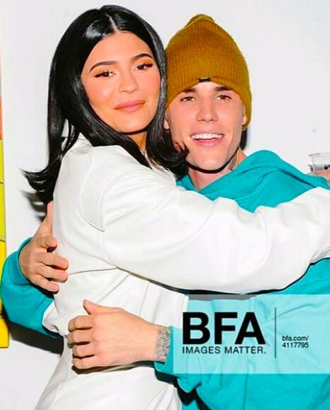 贾斯汀比伯先认识霉霉还是赛琳娜,贾斯汀比伯跟霉霉谁更火