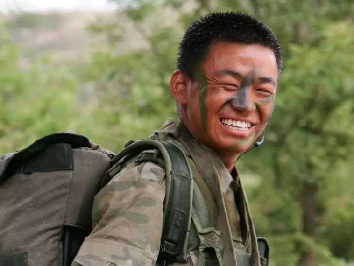 岳云鹏郭德纲大多少岁,岳云鹏14岁郭德纲26岁