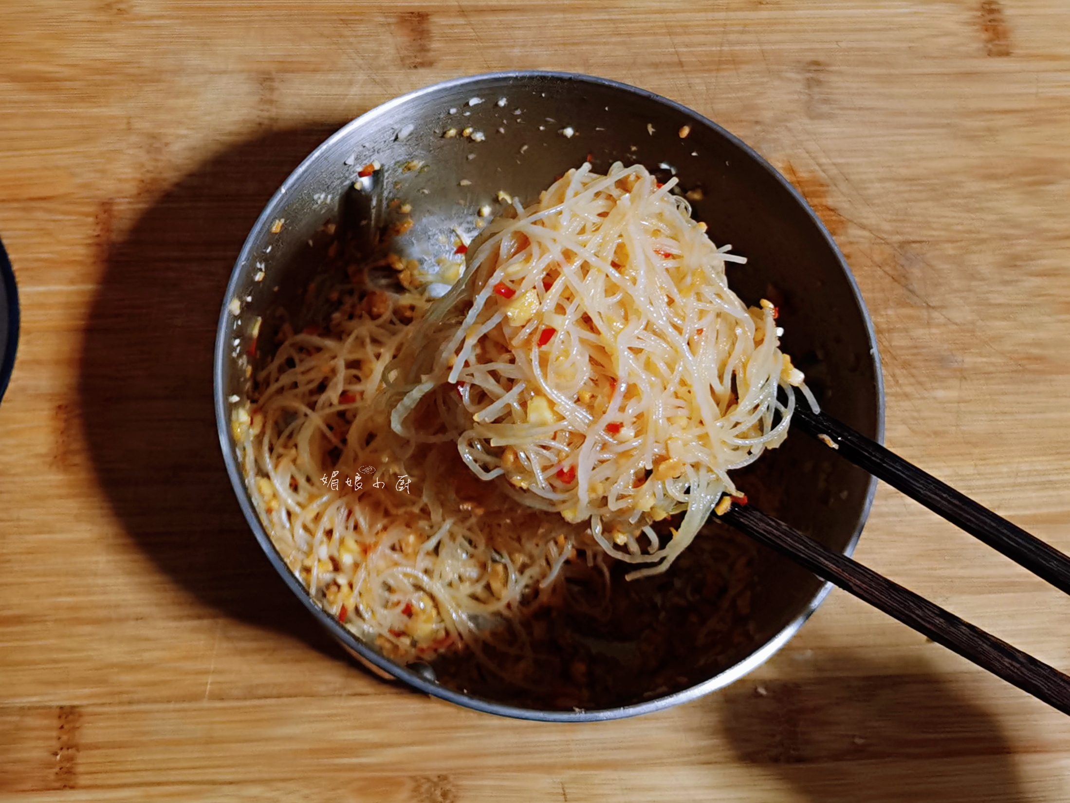 蒜蓉粉丝蒸扇贝的教程你学会了吗,蒜蓉粉丝蒸扇贝做法扇贝怎么处理