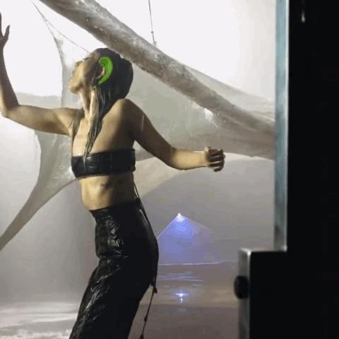 和49岁的她比，流量们的努力好廉价