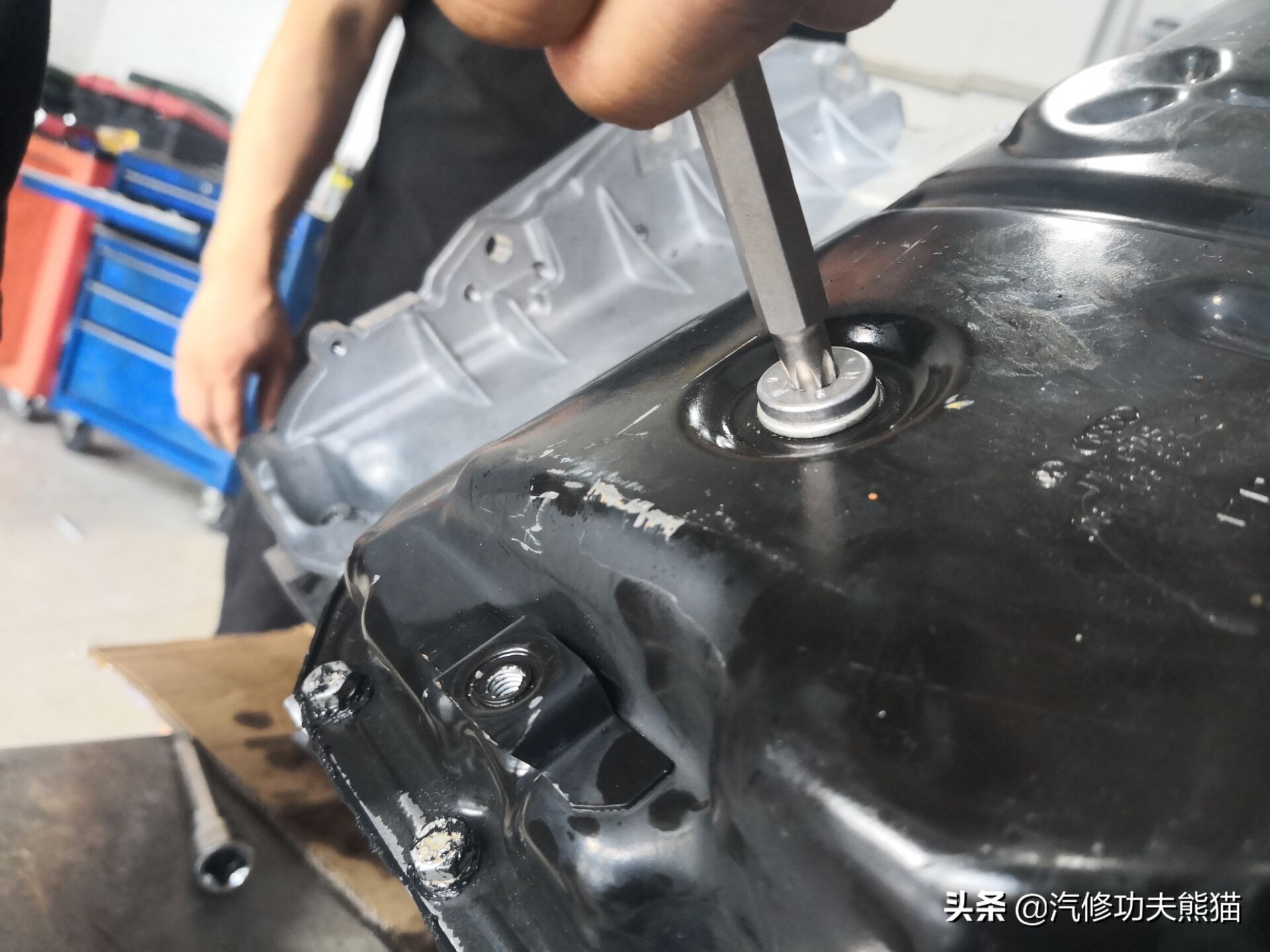 能拉动波音747的大众神车途锐烧机油治理，修完了又可以拉飞机了