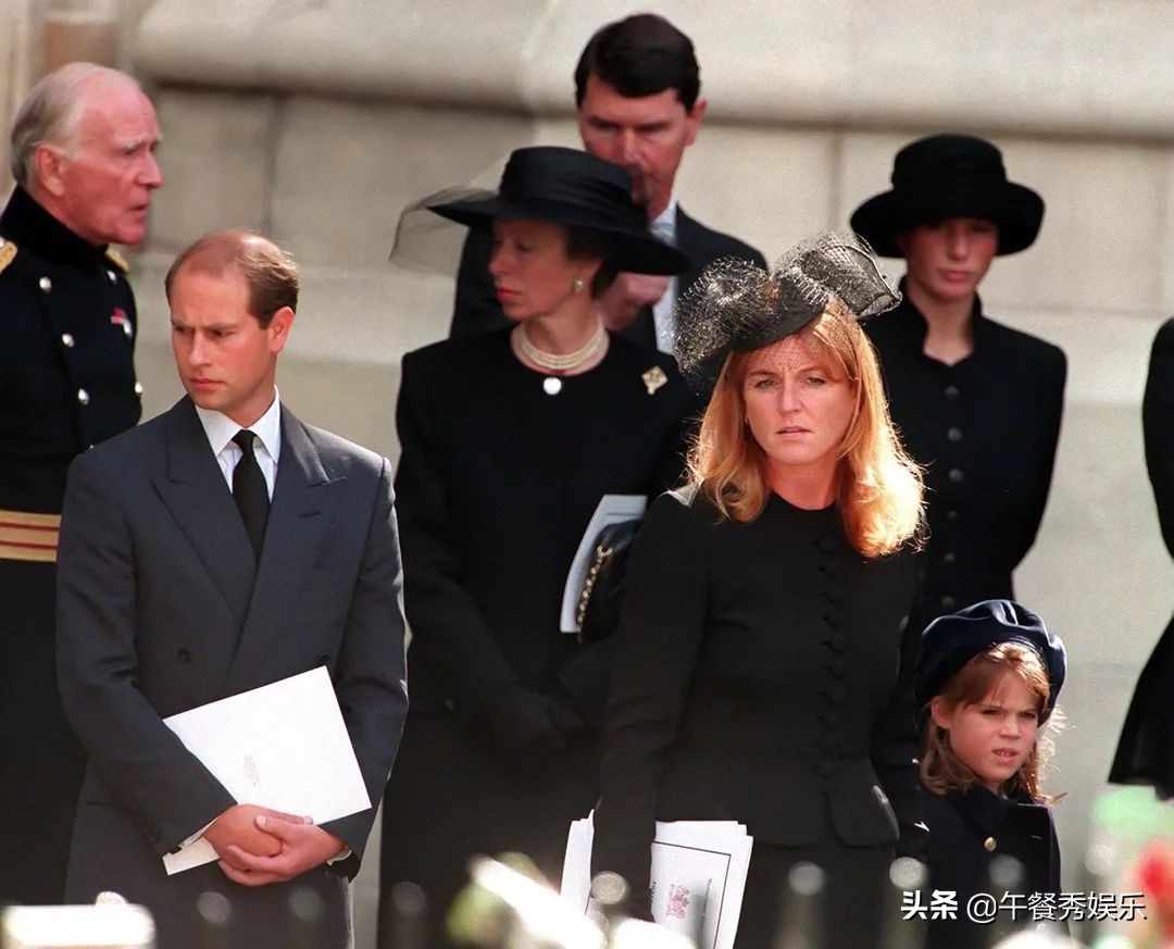 莎拉和戴安娜身高体重年龄图片,戴安娜王妃给莎拉很多好的建议